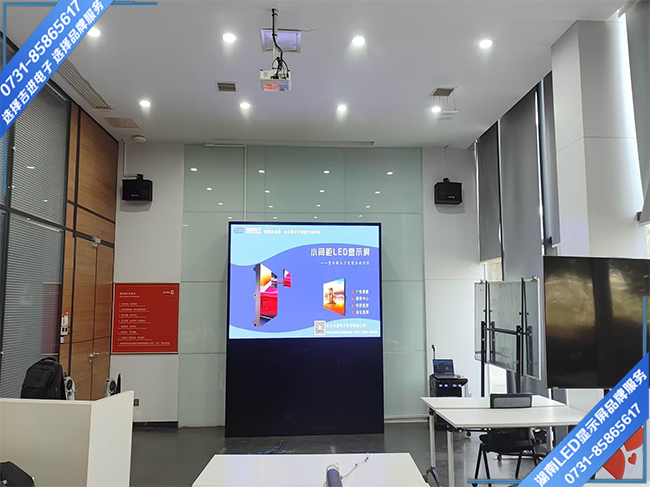 婁底市經(jīng)濟開發(fā)區(qū)某汽車公司培訓(xùn)室LED顯示屏
